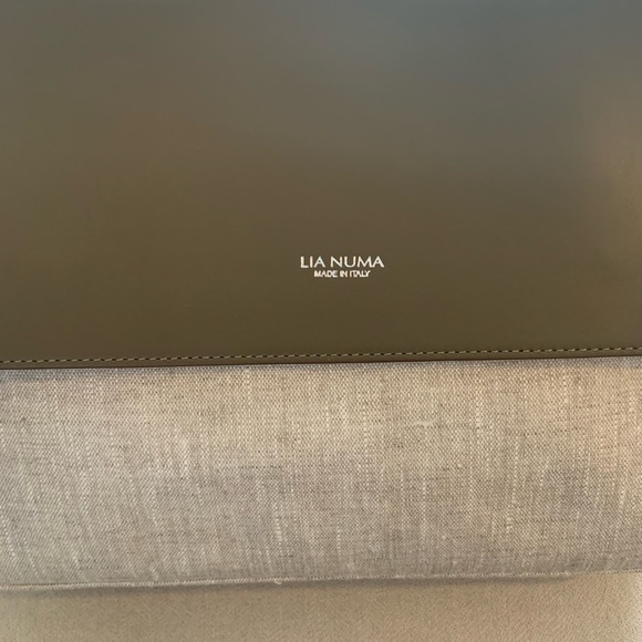 LIA NUMA Structured Italian Leather Crossbody Shoulder Bag - Picture 5 of 12